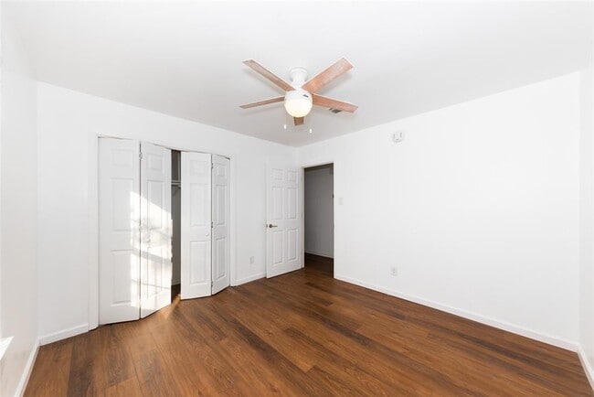 Building Photo - 5701 Gloucester Ln