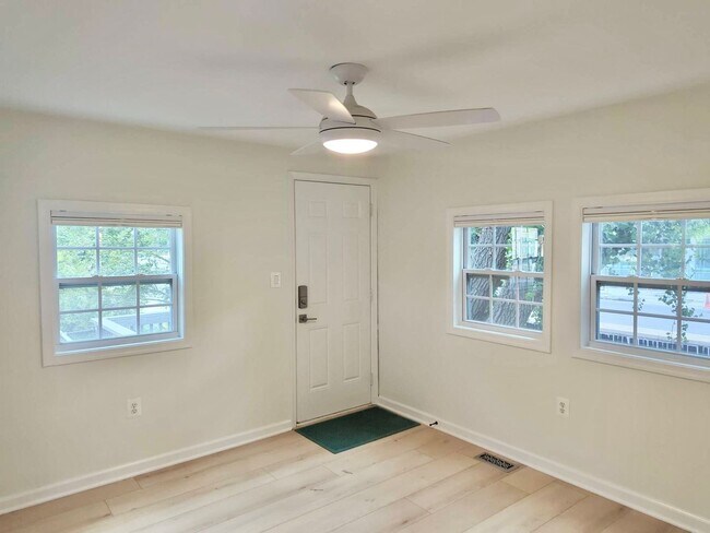 Building Photo - OLD TOWN ALEXANDRIA - MINUTES TO METRO AND PENTAGON