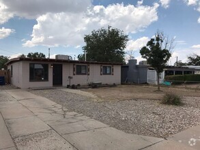 Building Photo - Nice 3 bedroom in Mesa Village. Great loca...