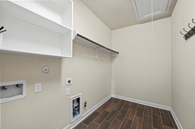 Building Photo - 2703 Barrington Branch Dr
