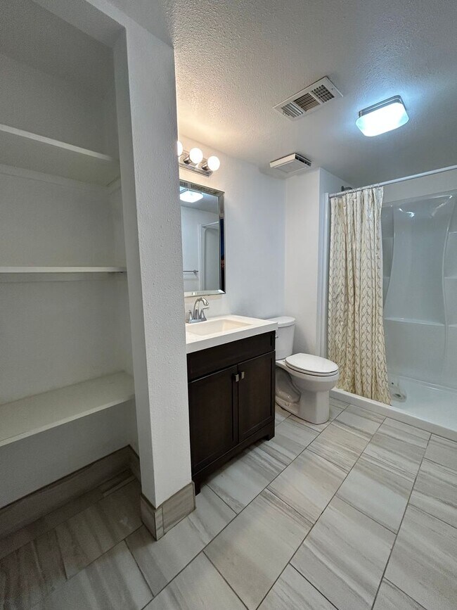 Building Photo - Completely Remodeled Home for Rent in Northwest Longmont