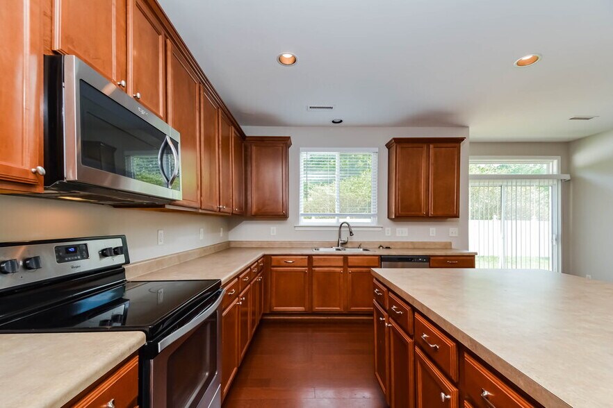 Building Photo - 150 Coalyard Dr