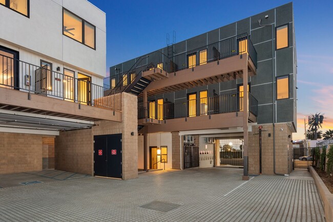 Building Photo - New modern style living -$1000 off FIRST M...