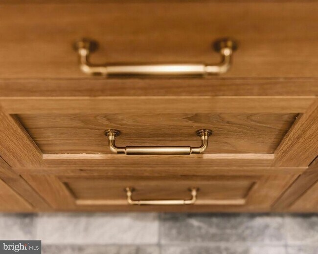 Building Photo - 2460 Ontario Rd NW