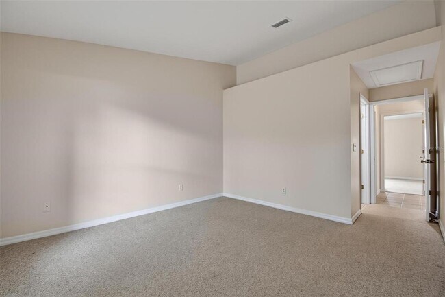 Building Photo - 83 Lynbrook Dr
