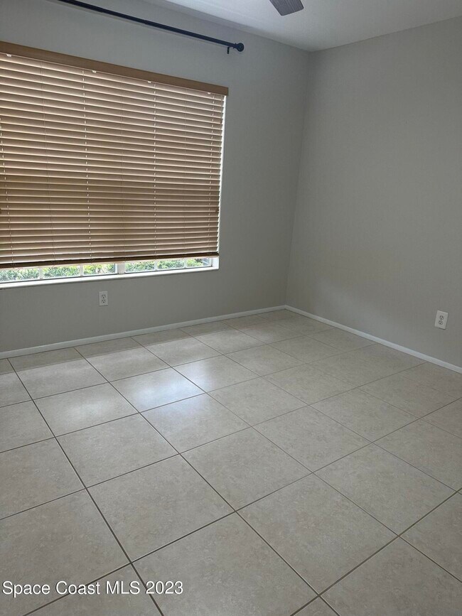 Building Photo - 1880 Long Iron Dr