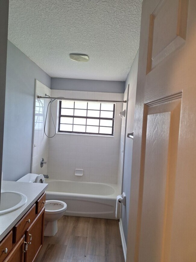 Building Photo - Single Family home in St. Johns