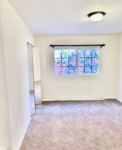 Building Photo - 8157 Yarmouth Ave