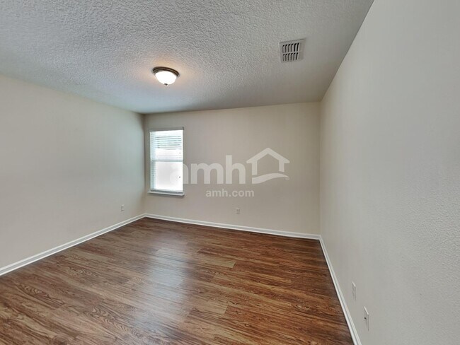 Building Photo - 629 Drysdale Dr