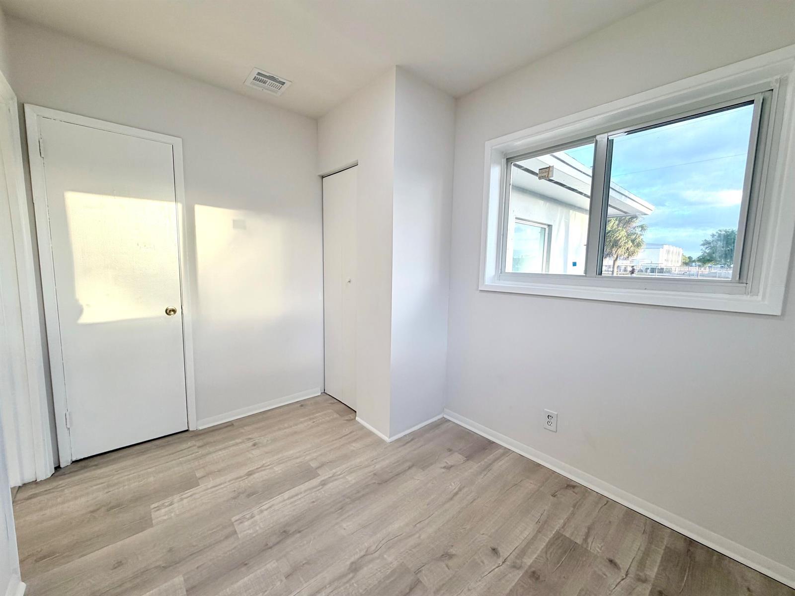 Building Photo - 231 NE 16th Ave