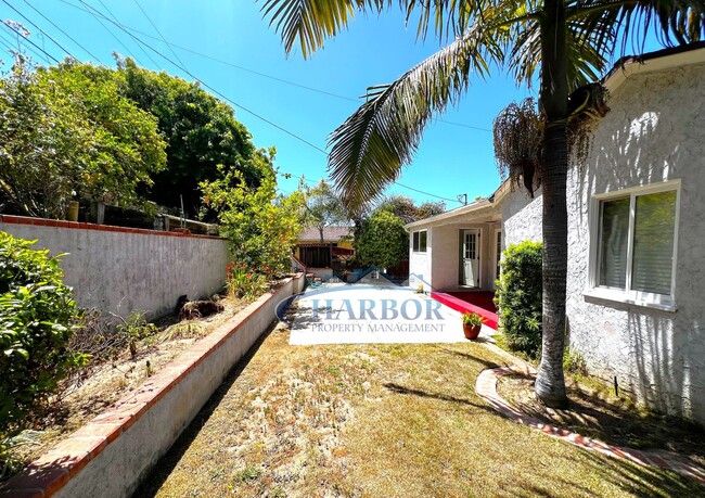 Building Photo - Charming 3 Bedroom 2 Bathroom