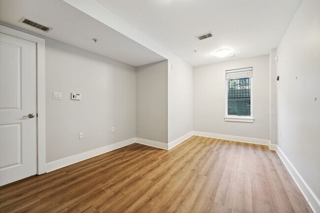 Building Photo - Available Now! 1 Bedroom + Den In Adams Morgan/ Dupont/ U Street
