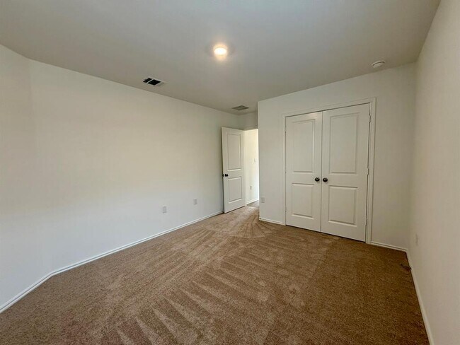 Building Photo - 106 Camargue Dr