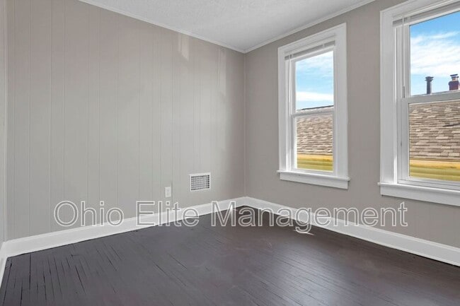 Building Photo - 793 E Starr Ave