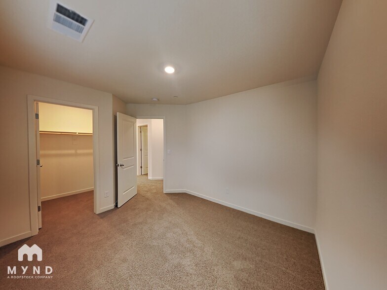 Building Photo - 3049 Pruett Dr