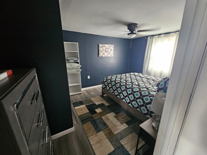 Building Photo - 323 E 2nd Ave