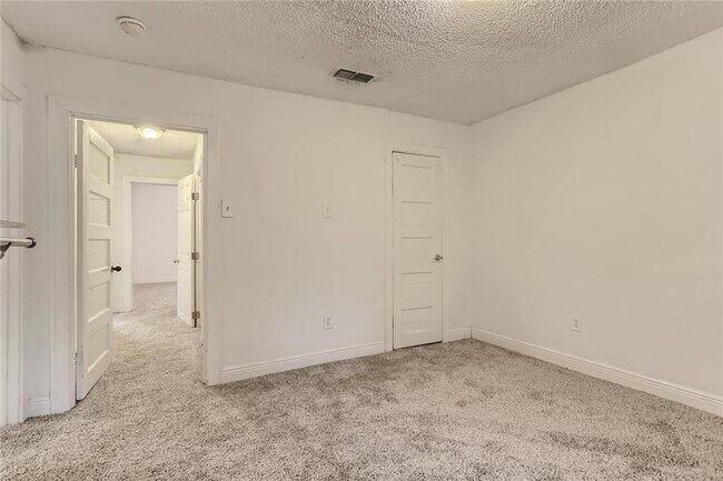 Building Photo - 1148 1/2 Gunter St