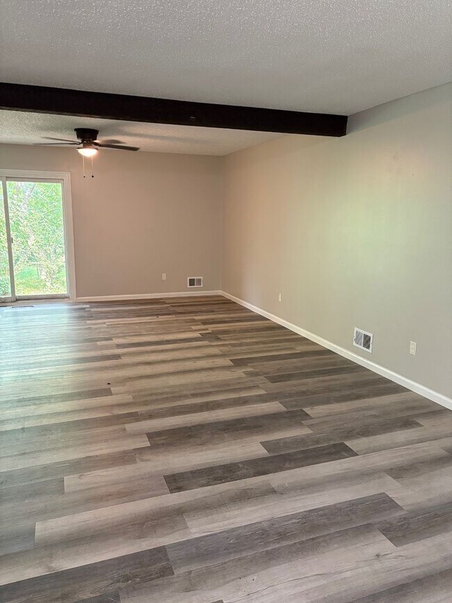 Building Photo - 311 Hawthorne Ct