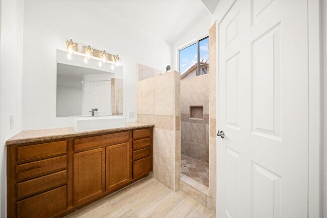 Building Photo - 37762 Drexell Dr