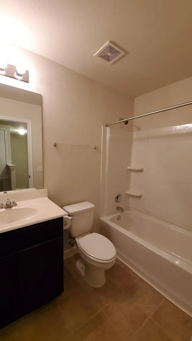 Second bathroom - 12323 Skyview Amber Court
