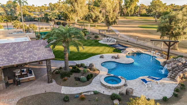 Building Photo - 5821 E Cactus Rd