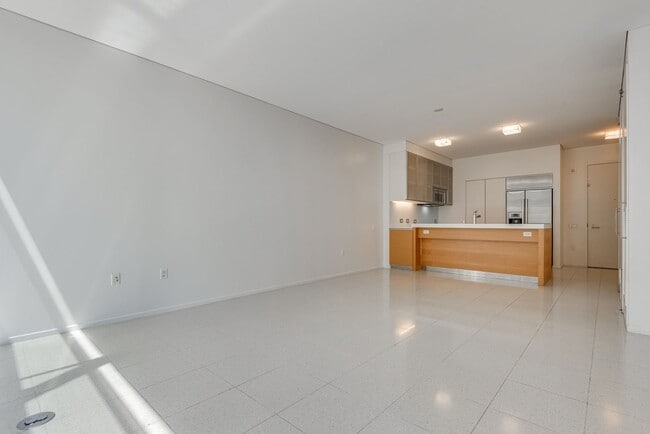 Primary Photo - Veer Towers 2210E-CityCenter Views from th...