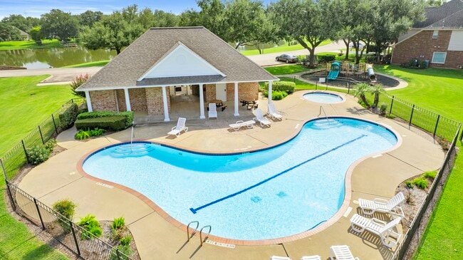 Building Photo - 30 Crestview Trail