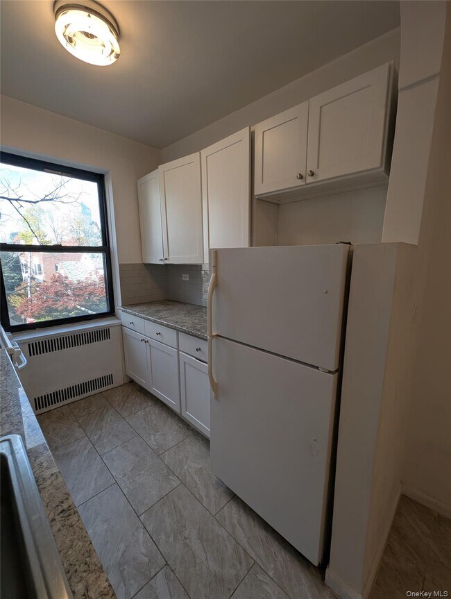 Building Photo - 2 Greenridge Ave