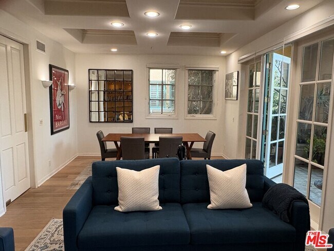 Building Photo - 11500 San Vicente Blvd