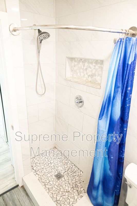 Building Photo - 1300 13th Ave S