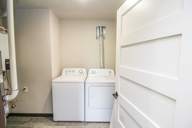 Building Photo - Beautiful 3 bedroom 2 bath unit at 620 Samantha St. in Tea, SD.