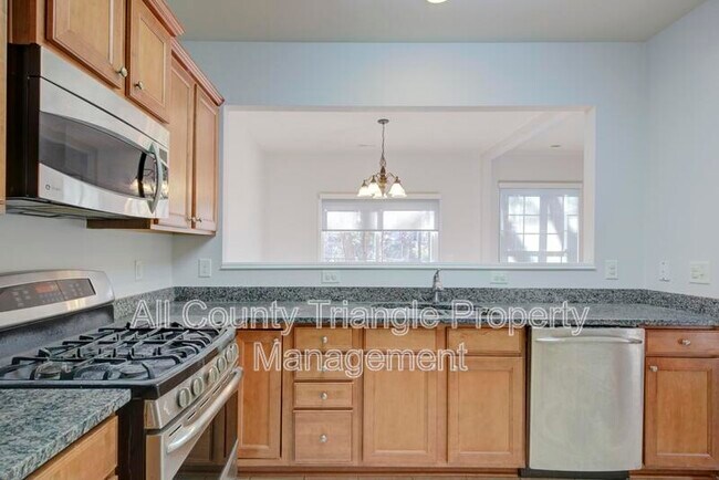 Building Photo - 408 Dyersville Dr