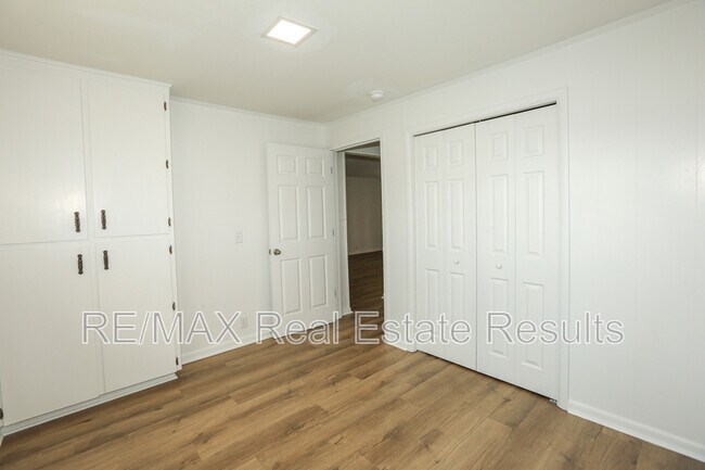 Building Photo - 1741 E 1st Ave