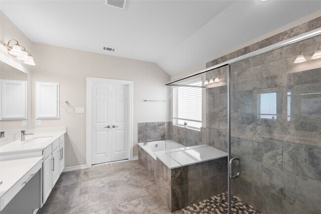 Building Photo - 25119 Sundance Park Ln