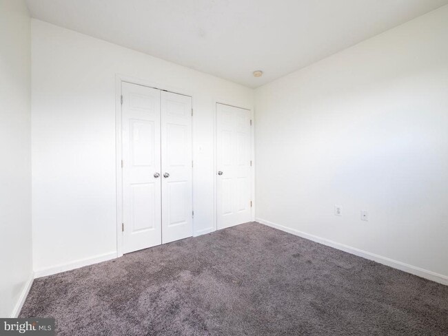 Building Photo - 173 Equestrian Dr