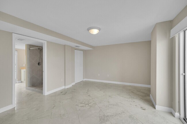 Building Photo - 7600 Collins Ave