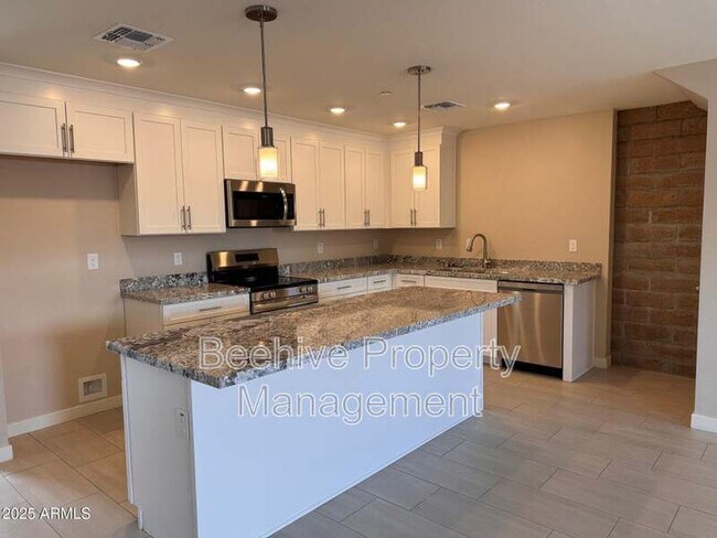 Building Photo - 523 S Pasadena