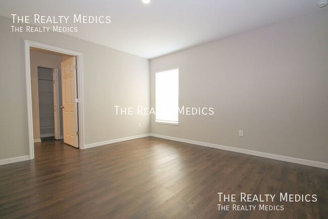 Building Photo - 14 Juniper Way Ln