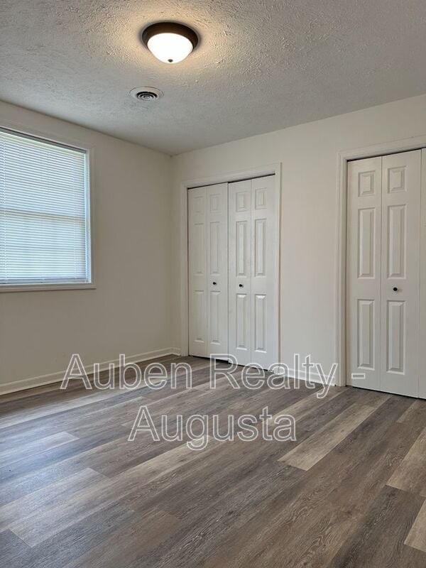 Building Photo - 453 Monetta St S E