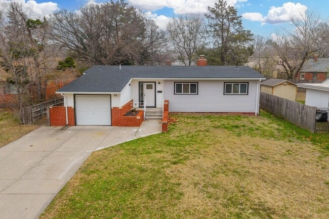 Building Photo - 1520 N Yale Blvd