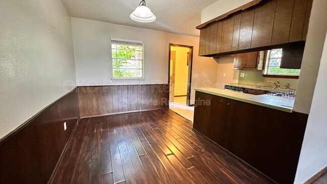 Building Photo - 915 Delmar Cir