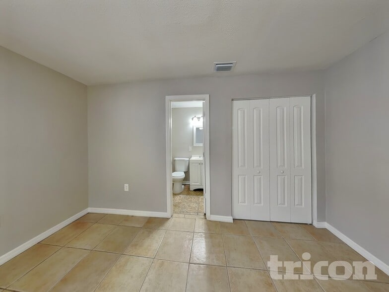 Building Photo - 1707 W Hanlon St