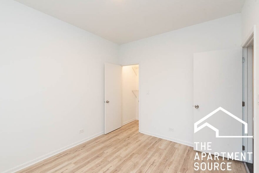 Building Photo - 5054 N Winthrop Ave