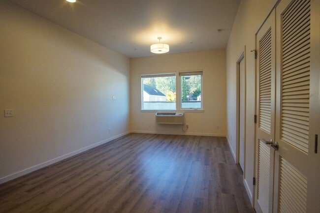 Building Photo - Top Floor John's Landing-Modern, Spacious ...