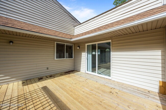 Building Photo - 125 Pirates Rd