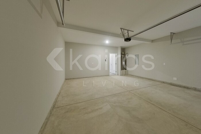 Building Photo - 933 Silent Barge Cv