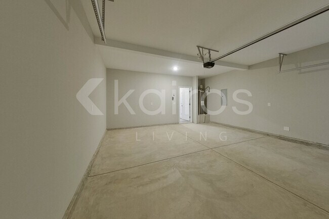 Building Photo - 933 Silent Barge Cv