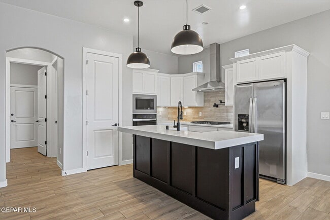 Building Photo - 3740 Model Ln