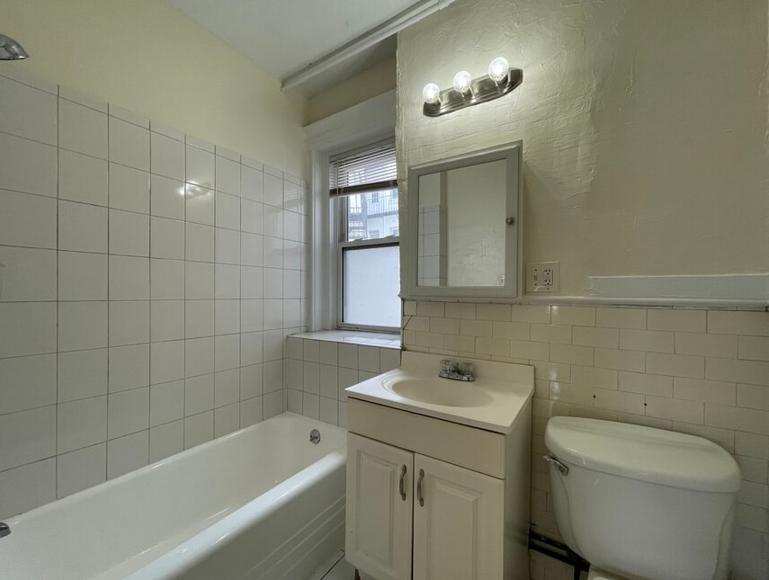 Building Photo - 1111 Boylston St