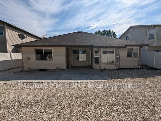 Building Photo - 978 York Dr
